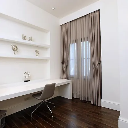 Pera Aparthotel 3*