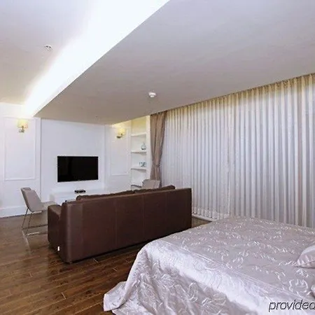 Pera Aparthotel 3*