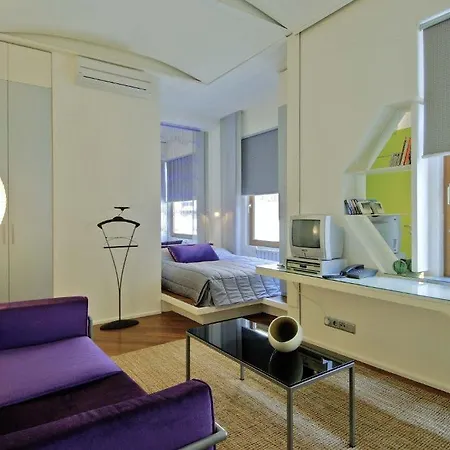 Pera Aparthotel 4*